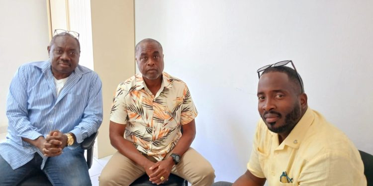 El Ministro de Justicia interino se reúne con el equipo de gestión de aduanas recién formado