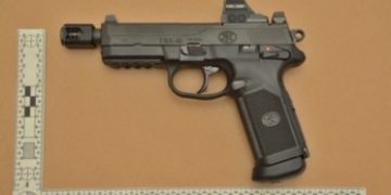 EL KPSM anuncia arrestos en caso de posesión de armas de fuego y proporciona información actualizada sobre las investigaciones criminales en curso