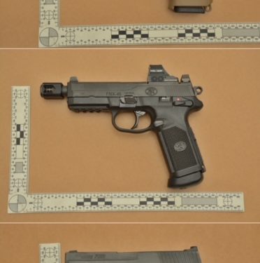 EL KPSM anuncia arrestos en caso de posesión de armas de fuego y proporciona información actualizada sobre las investigaciones criminales en curso