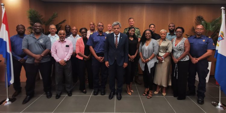 El Centro de Operaciones de Emergencia se reúne para informar sobre el paso de la tormenta tropical Ernesto