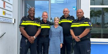 El KPCN recibe a la Agregada Nacional de la DEA Lauren Carney en Bonaire
