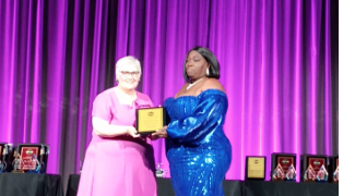 El Club de Toastmasters Corporativo de Soualiga felicita a la PDD Brenda Maynard, DTM