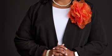 La exparlamentaria Leonard pide a los Parlamentarios que exijan responsabilidad y transparencia al gobierno