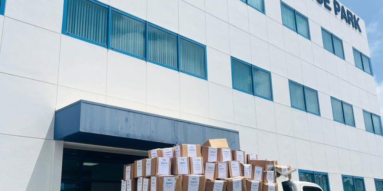 La Ministra de Finanzas Marinka Gumbs se suma a la limpieza de la Oficina de Impuestos