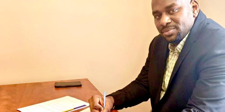 El Parlamentario Ottley defiende importantes reformas legislativas y presenta dos nuevas enmiendas al Parlamento