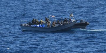 El HNLMS Holland intercepta cocaína y marihuana en la primera semana de patrullaje