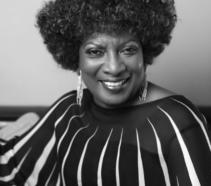 Lewis anuncia una subvención para el proyecto de canciones populares de St. Maarten