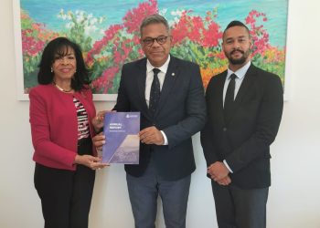 El Consejo Asesor realiza una visita de cortesía al Primer Ministro, Dr. Luc Mercelina: Se presenta el informe anual de 2023