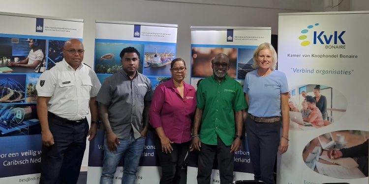 Exitosa velada informativa de RDI, Douane CN y la Cámara de Comercio de Bonaire
