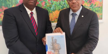 El vicepresidente del Tribunal Común presenta el informe del año financiero 2023 al Primer Ministro Mercelina