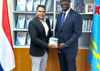 El Presidente del SER St. Maarten visita el SER Aruba