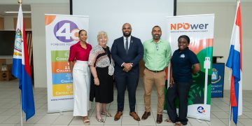 “En memoria de nuestro querido colega Michael A. Browne, también conocido como ‘Mike’, y su querida compañera Leonora Barbieri”