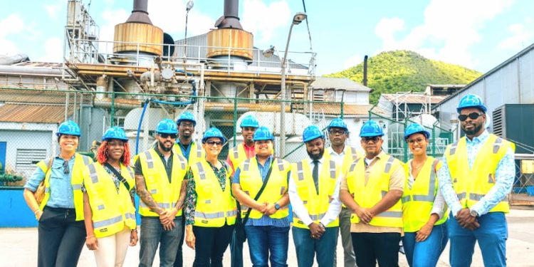 NV GEBE recibe a miembros del Parlamento de St. Maarten para una visita a la planta de energía