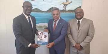 El Consejo Económico Social (SER) de Sint Maarten presenta el Informe Anual 2023 al Primer Ministro Dr. Luc Mercelina
