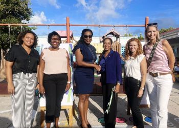La Ministra Verónica Jansen-Webster inaugura la Semana de la Salud y la Higiene en Sister Regina Primary School