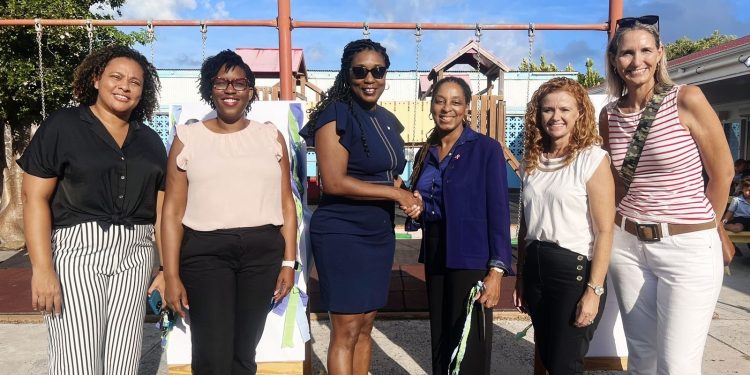 La Ministra Verónica Jansen-Webster inaugura la Semana de la Salud y la Higiene en Sister Regina Primary School