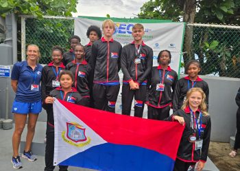 Sint Maarten brilla en el 32º Campeonato de Natación de la OECS en St. Vincent