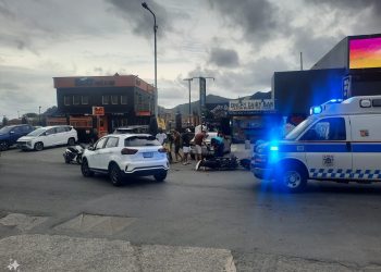 Accidente de tráfico en Airport Road, Simpson Bay