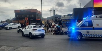 Accidente de tráfico en Airport Road, Simpson Bay