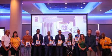 R4CR lanza libro de 126 páginas en conferencia final