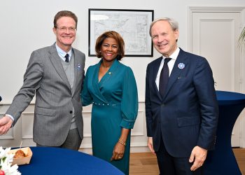 El Embajador de Francia en La Haya celebra el Día de St. Maarten