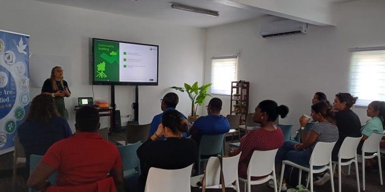 Capacitación de docentes para fomentar el interés científico