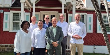 El Secretario de Estado Szabo visita el Palacio de Justicia de St. Eustatius antes del Día de Statia