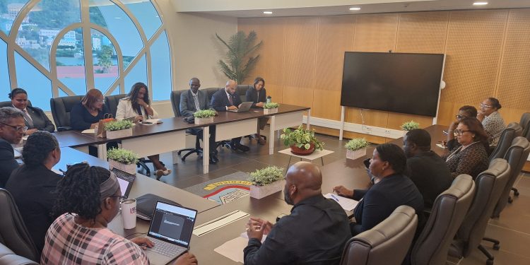 El Consejo de Ministros celebra una reunión de presentación para los sindicatos