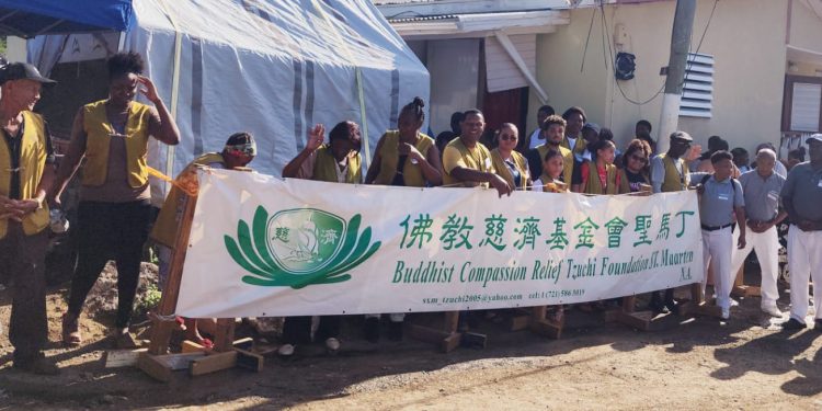 Tzu Chi ayuda a 115 familias de Cay Bay en una misión de caridad mensual