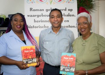 Ange Jessurun enciende la pasión por el patrimonio con Faya Lobi: Celebra la exitosa presentación del libro y la donación a la Biblioteca de Sint Maarten