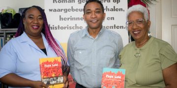 Ange Jessurun enciende la pasión por el patrimonio con Faya Lobi: Celebra la exitosa presentación del libro y la donación a la Biblioteca de Sint Maarten