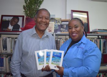 La firma de libros del autor Robert Romney en la Biblioteca de Sint Maarten fue inspiradora e informativa