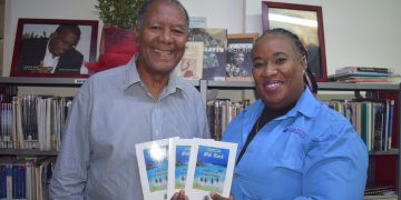 La firma de libros del autor Robert Romney en la Biblioteca de Sint Maarten fue inspiradora e informativa