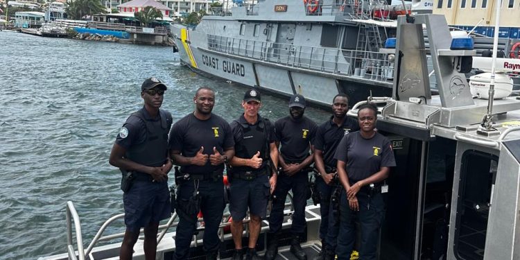La Guardia Costera del Caribe Holandés y la Gendarmería fortalecen esfuerzos de colaboración en la seguridad de Simpson Bay lagoon tras los recientes robos