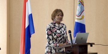 La Ministra Arrindell habla sobre “Trabajar en el Caribe” para fomentar las conexiones con los habitantes de Sint Maarten y las partes interesadas para fortalecer el desarrollo económico y social
