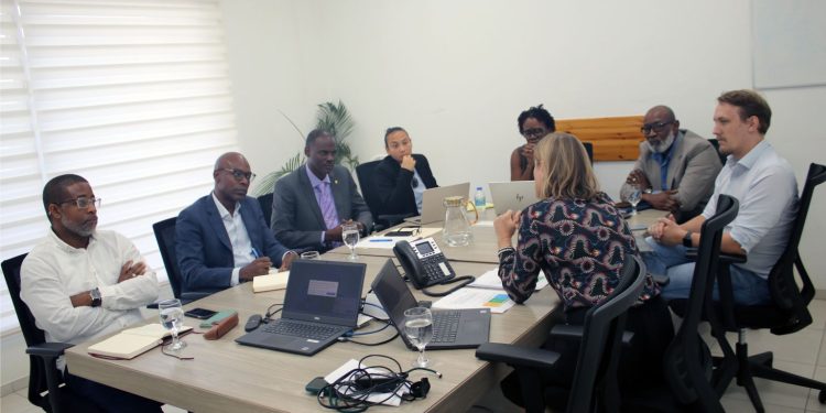 El Ministro Brug se reúne con la NRPB para discutir la construcción de un nuevo centro de salud mental