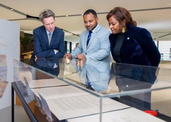 Ministros Plenipotenciarios en la inauguración de la exposición de 70 años del Estatuto