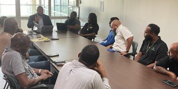 El Ministro de VROMI mantiene un debate con las empresas de recogida de residuos para abordar los desafíos actuales