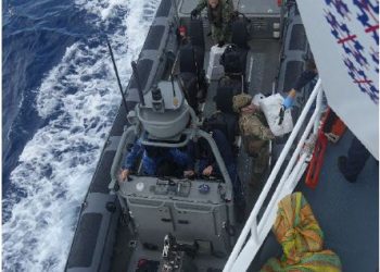 El HNLMS Holland intercepta nuevamente un gran cargamento de droga en el mar Caribe