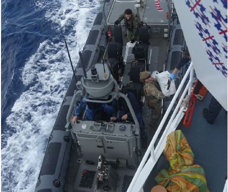 El HNLMS Holland intercepta nuevamente un gran cargamento de droga en el mar Caribe