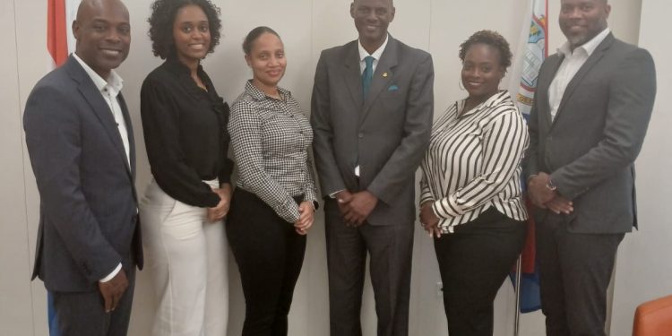 El Ministro Brug se reúne con la Cámara de Integridad