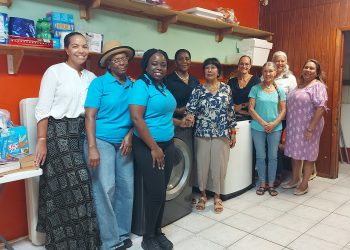 Island Gems Charity dona lavadora y secadora a Leaders for Change