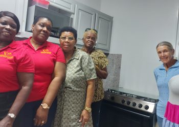 Island Gems dona electrodomésticos a Hearts United