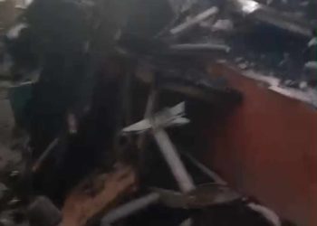 El jefe de bomberos Richardson y el Primer Ministra Mercelina elogian a los bomberos y brindan apoyo a las víctimas del incendio de Cul de Sac, Basin Hill