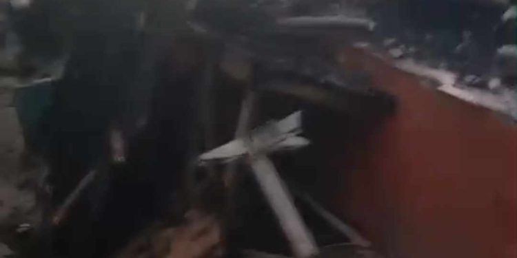 El jefe de bomberos Richardson y el Primer Ministra Mercelina elogian a los bomberos y brindan apoyo a las víctimas del incendio de Cul de Sac, Basin Hill