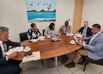 El PM Dr. Luc Mercelina se reúne con las partes interesadas clave para explorar la posibilidad de aliviar las facturas de electricidad de GEBE