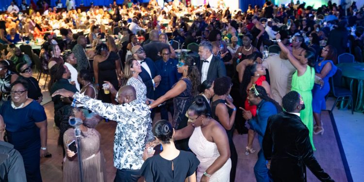 El PM Dr. Luc Mercelina reflexiona sobre el rotundo éxito del Baile de Máscaras del Caribe 2025