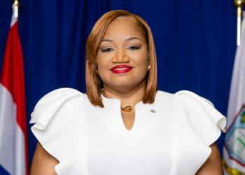 La Ministra de Finanzas anuncia el pago del 2% del COLA a los maestros de las escuelas subvencionadas