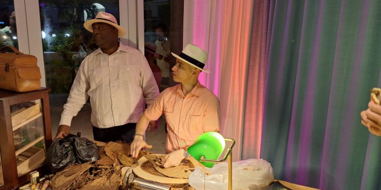 SHTA y TelEm dan inicio a 2025 con un evento empresarial inspirador en el puerto deportivo de IGY Simpson Bay