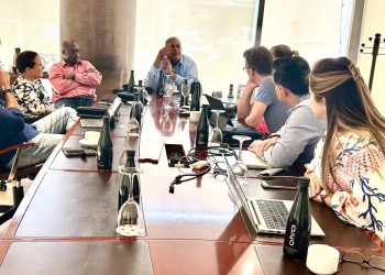 ZJCN y los comisionados visitan a proveedores de atención médica en Colombia